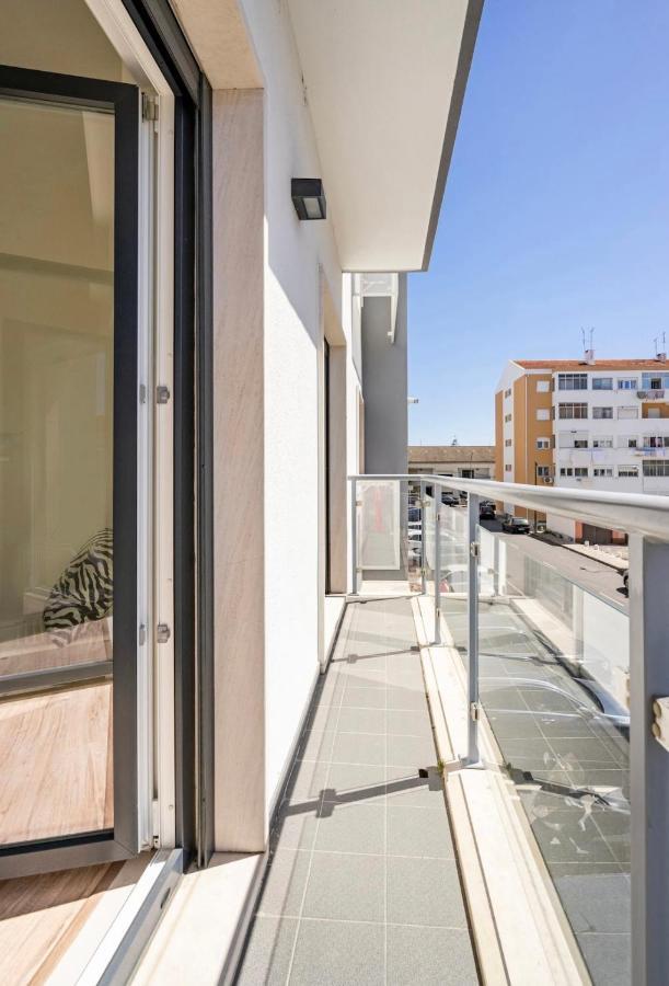 Modern Double Room With Private Balcony モンチジョ エクステリア 写真